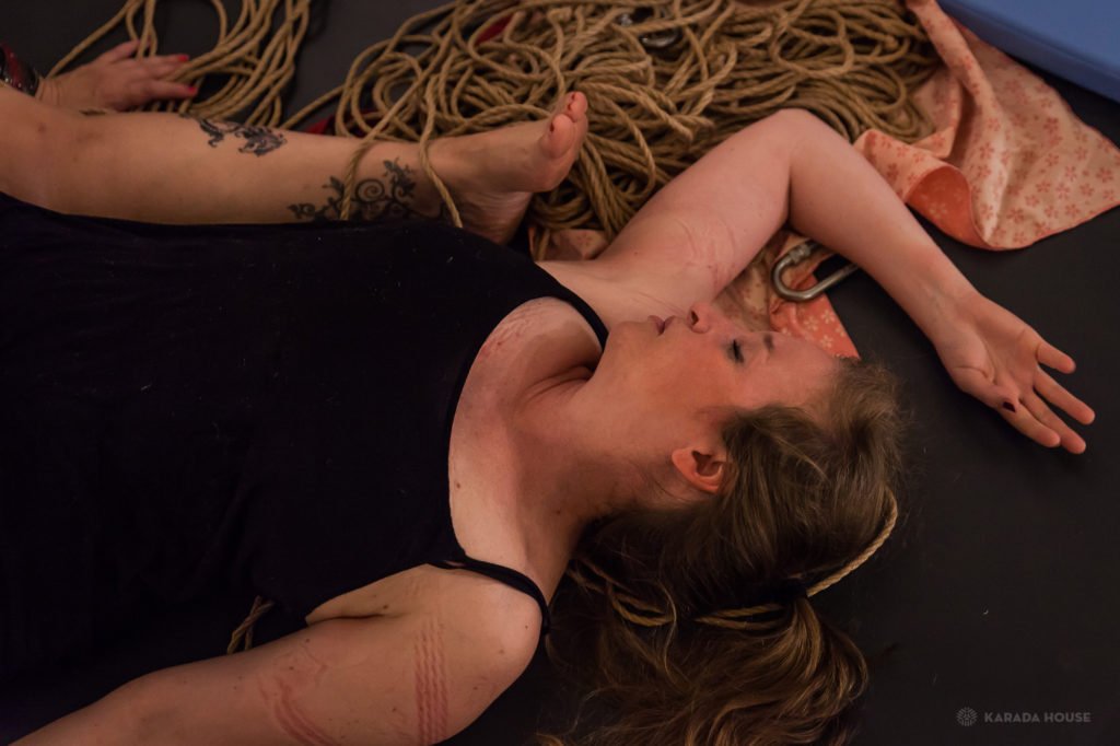 Art of Shibari – Rope Flow and Grounding for Pairs (LGBTQIA+ & Friends)