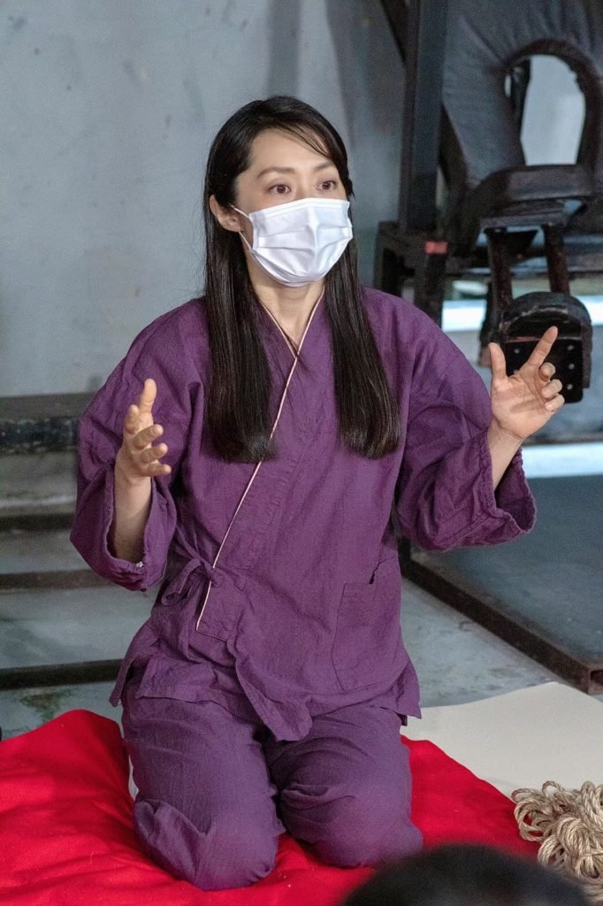 photo of Murasaki Haruan teaching