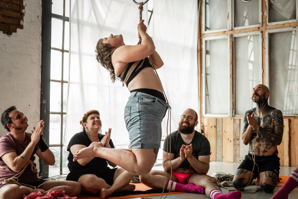 Tying on Stage – Performing with Rope