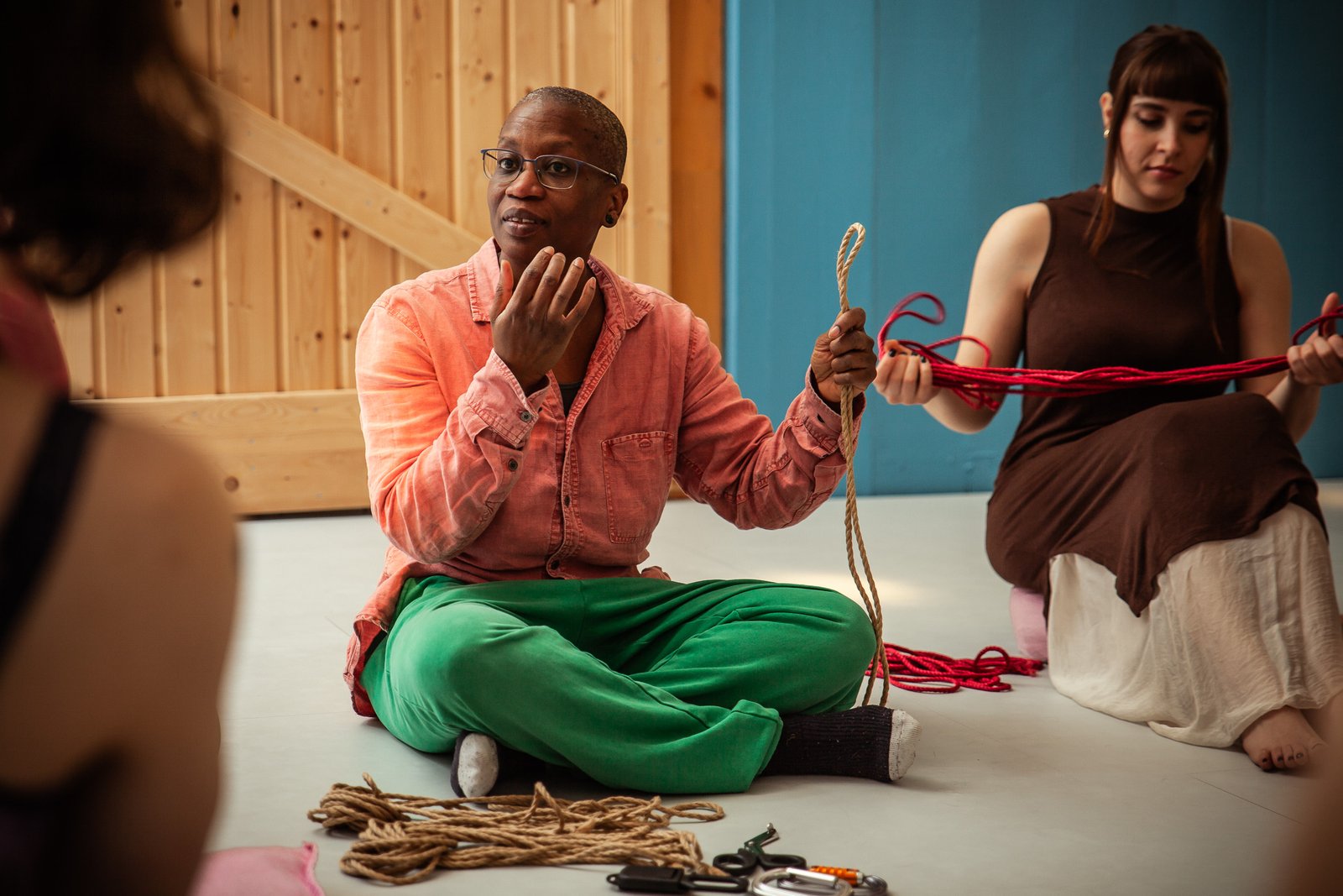 mg 5574 People practicing rope skills in a workshop
