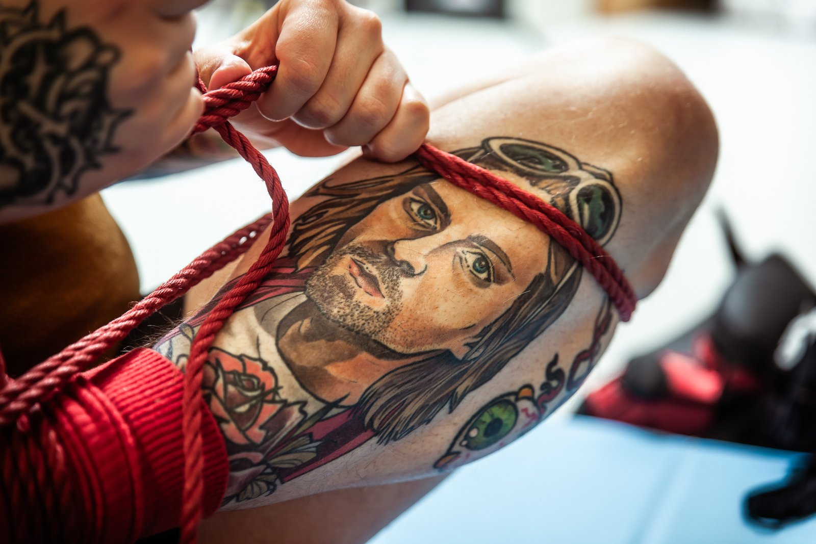 mg 7366 Tattooed leg with red rope binding